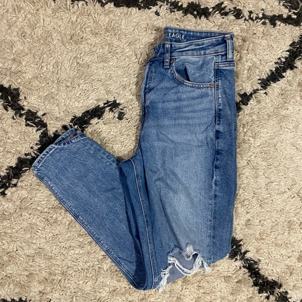 American Eagle Strigid Distressed Mom Jeans Size 6